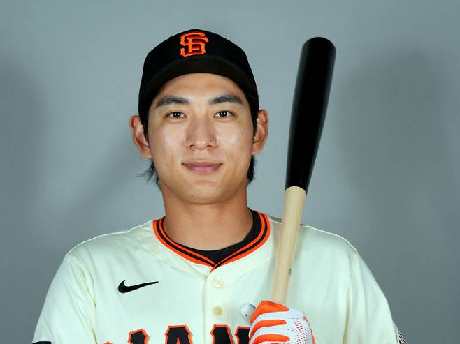 흔히 '담에 걸렸다'고 표현하는 근막통증은 외부 충격이나 근육의 과도한 사용, 근육 및 인대의 피로 누적 등으로 인해 근막(근육을 둘러싼 얇은 막)에 멍울과 같은 통증유발점이 발생하는 질환이다. 사진은 샌프란시스코 자이언츠로 이적한 이정후 선수. /사진=로이터