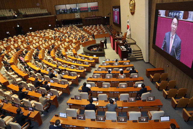 지난해 13일 오전 서울 여의도 국회에서 열린 제405회국회(임시회) 제4차 국회의원 선거제도 개선에 관한 결의안 심사를 위한 전원위원회가 열리고 있다. 권욱 기자
