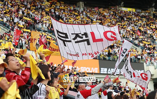 ▲ LG 팬 LG 깃발 LG 응원 잠실구장 전경 ⓒ곽혜미 기자