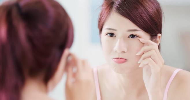 특별한 이유없이 쌍꺼풀이 생기는 이유는 뭘까? [사진=게티이미지뱅크]