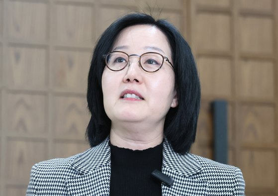 김현아 전 국민의힘 의원이 지닌달 23일 국회 소통관 로비에서 단수공천 취소 관련 입장을 밝히고 있다. 연합뉴스