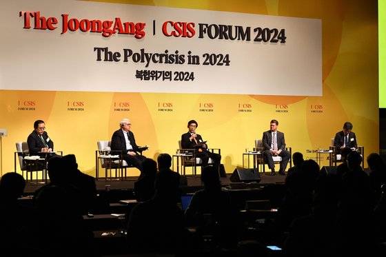 '중앙일보-CSIS 포럼 2024'가 4일 서울 중구 신라호텔 다이너스티홀에서 열렸다. 이날 한미동맹과 2024년 미국 대선을 주제로한 세션1에서 윤병세 전 외교부 장관이 발언하고 있다. 김종호 기자