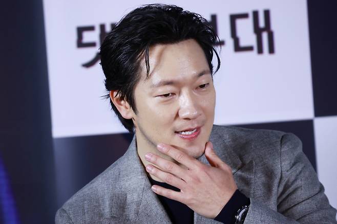 Son Suk-ku speaks during a press conference for his new movie “Troll Factory” held at Lotte Cinema Konkuk University, Seoul, Monday. (Yonhap)