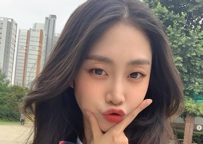 지난달 26일 ‘떠지수’라는 명의 채널을 개설해 아프리카TV BJ로 데뷔한 걸그룹 러블리즈 출신 배우 서지수가 개인방송 4시간만에 최소 300만원을 번 것으로 알려졌다. [사진출처 = 인스타그램]