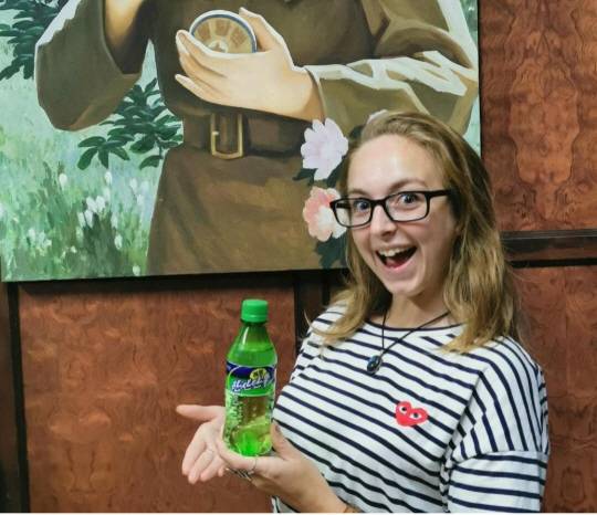 인스타그램에서 북한을 소개하는 서양 여성 ‘조이’. 인스타그램 ‘zoediscoversnk’ 캡처