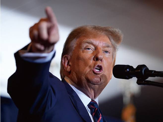 도널드 트럼프 전 미국 대통령이 1월 3일(현지 시간) 뉴햄프셔주 내슈아에서 연설하고 있다. [AP뉴시스]