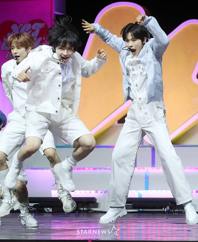 NCT WISH 사쿠야-리쿠 '폴짝 폴짝'[★포토]