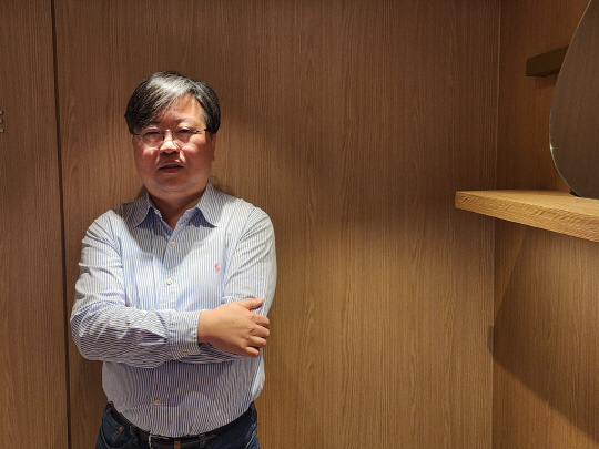박철완(53·사진) 서정대학교 스마트자동차학과 교수가 4일 디지털타임스와 인터뷰를 하고 있다. 박한나 기자.