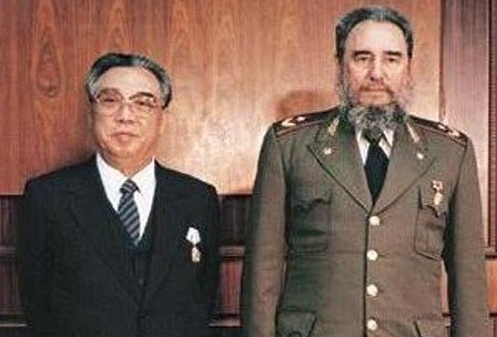 1986년 4월 평양을 방문한 피델 카스트로 쿠바 최고 지도자와 김일성 북한 주석. [브라질 북한 선전매체 화면 캡쳐]