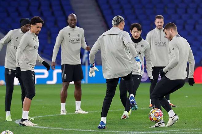 패스 연습 중인 PSG 선수들. /사진=PSG 공식 홈페이지 갈무리