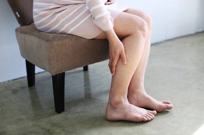 빨리 걷거나 하이히을 자주 신는 생활습관 등은 종아리 근육을 발달시킨다. [사진=게티이미지뱅크]