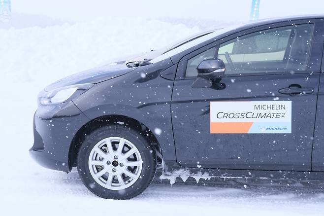 크로스 클라이밋 2가 장착된 토요타 야리스