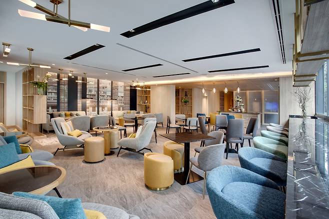 태국 방콕 스테이브리지 스위트 통로 호텔의 공용 업무 공간 '더 덴(the den)'.