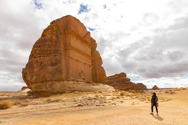 알울라 지역의 '헤그라' 유적지는 2010년 사우디 최초로 유네스코 세계유산으로 등재됐다. 요르단의 페트라를 만든 고대 나바테아인들의 건축 기술과 생활상을 엿볼 수 있다.