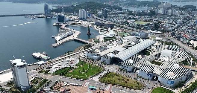 The landscape of the Yeosu EXPO Center, the venue for the first Glocal Education Fair, hosted by South Jeolla Province and its education office with the Education Ministry. (Jeollanamdo Office of Education)