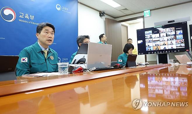 이주호 부총리 겸 교육부 장관이 지난달 28일 정부서울청사에서 열린 의대 운영대학 총장 간담회에서 발언하고 있다. [공동취재. 연합뉴스 자료사진. 재판매 및 DB 금지]