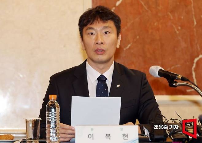 이복현 금융감독원 원장이 28일 서울 영등포구 여의도 켄싱턴호텔에서 열린 연구기관장 간담회에 참석해 모두 발언을 하고 있다. 사진=조용준 기자 jun21@