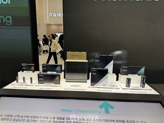 인터배터리 2024에서 공개된 삼성SDI 전기차 배터리 '프라이맥스' 제품군. 원통형 배터리, 각형 배터리, 전고체 배터리, LFP 배터리 등이 배치됐다. (사진=조재환 기자)