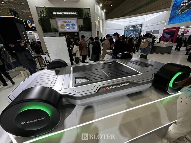 LG에너지솔루션이 6일 서울 삼성동 코엑스 인터배터리 2024에서 공개한 파우치형 셀투팩 기술 탑재 목업(Mock-up) (사진=조재환 기자)