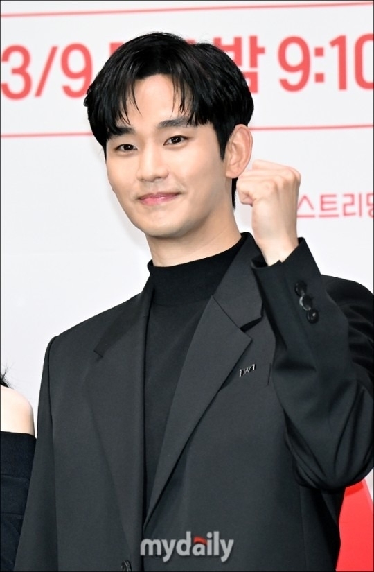 장영우, 김희원 감독을 비롯해 배우 김수현, 김지원, 박성훈, 곽동연, 이주빈이 참석한 tvN '눈물의 여왕' 제작발표회. / 송일섭 기자 andlyu@mydaily.co.kr