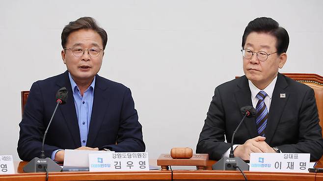 더불어민주당 김우영 강원도당위원장과 이재명 대표