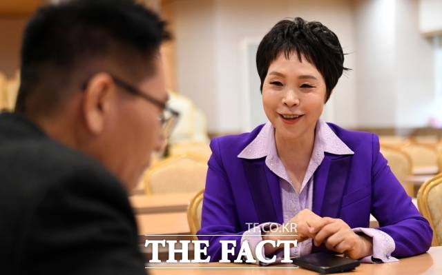 박미현은 인터뷰 중에도 시종 유쾌한 농담으로 필자를 웃겼다. 그는 "대학시절 만나 9년을 연애하다 결혼에 골인한 남편도 34년째 안 바꾸고 있다"고 말하기도 했다. /임영무 기자