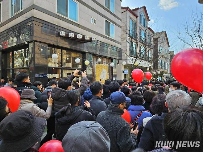 한동훈 국민의힘 비대위원장이 8일 오후 경기 용인시 보정동 카페거리를 찾았다. 사진=최은희 기자