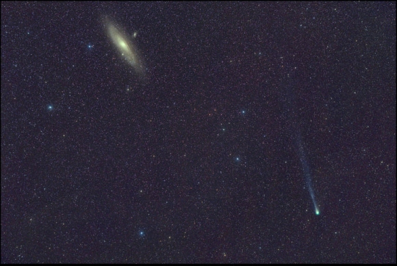 안드로메다은하 옆을 지나는  혜성 ‘12P/폰스-브룩스’.(출처: The Virtual Telescope Project 2.0)