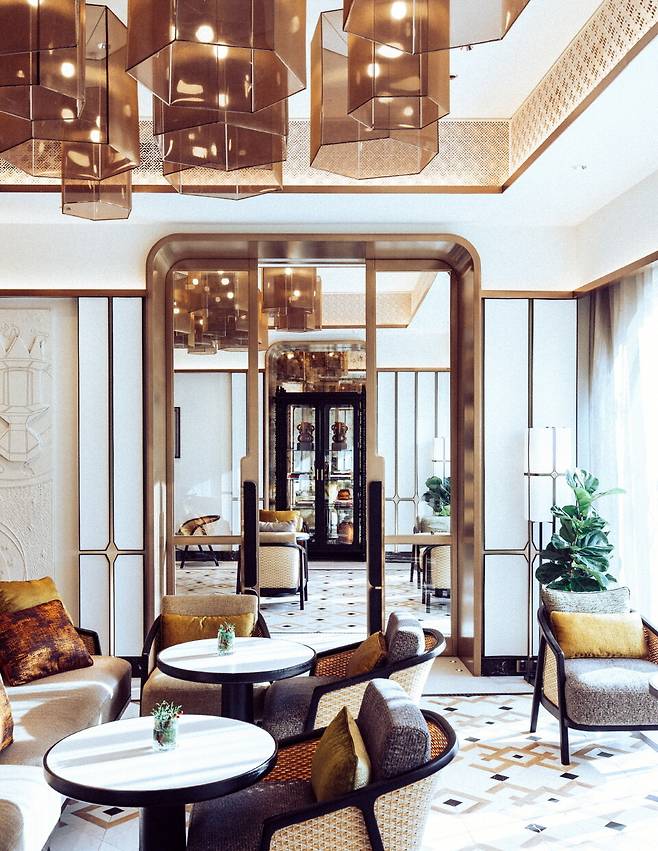 수영장 옆쪽에 위치한 캄 로비 라운지