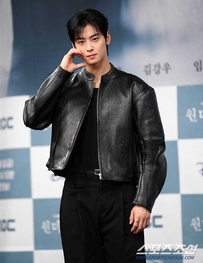 MBC 새 드라마 '원더풀 월드' 제작발표회가 29일 서울 마포구 상암동 MBC 골든마우스홀에서 열렸다. 배우 차은우가 포토타임을 갖고 있다. 상암동=박재만 기자 pjm@sportschosun.com/2024.02.29/