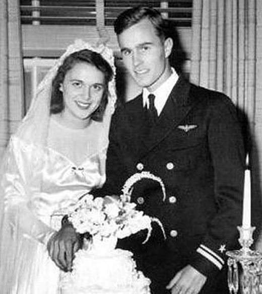 1945년 조지 H W 부시 대통령과 부인 바바라 여사 결혼식 사진. 조지 H W 부시 대통령 도서관 홈페이지