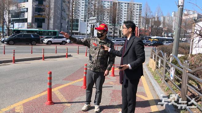 정원철 해병대 예비역 연대 회장(왼쪽)과 이정주 기자. 강종민 기자