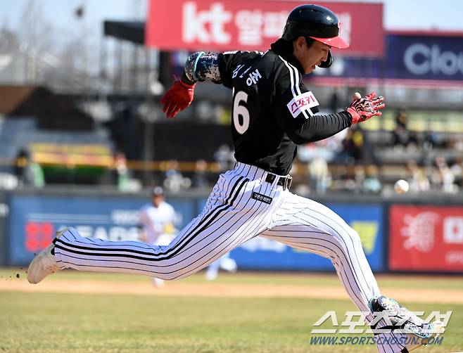 9일 수원KT위즈파크에서 열린 KBO 리그 LG와 KT의 시범경기, 7회초 LG 김현종이 내야안타로 진루하고 있다. 수원=허상욱 기자wook@sportschosun.com/2024.03.09/