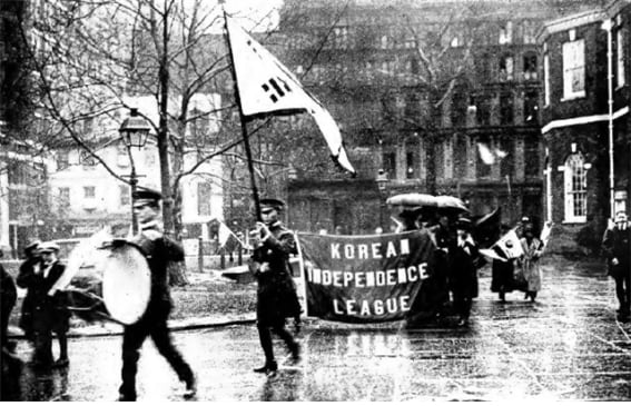 1919년 4월 한인자유대회. 미국 필라델피아 시내에서 대한민국 독립을 외치며 행진하는 장면./공공부문