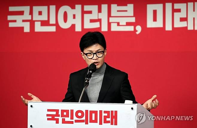 주먹 불끈 (서울=연합뉴스) 신준희 기자 = 국민의힘 한동훈 비상대책위원장이 23일 여의도 당사에서 열린 비례대표 위성정당 '국민의미래' 중앙당 창당대회에서 축사를 하고 있다. 2024.2.23 [공동취재] hama@yna.co.kr (끝)