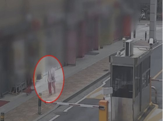 조씨는 접종 직후 대중교통을 이용해 걸어서 귀가했다고 한다. 사진은 2021년 4월 JTBC 보도에서 공개한 조씨의 생전 모습. [JTBC 화면 캡쳐]