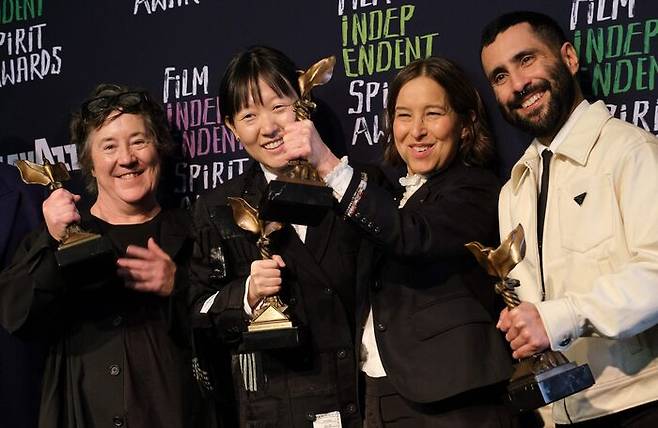 셀린 송 감독 왼편이 크리스틴 배션 프로듀서 / AFP·연합