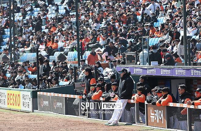 ▲ 이틀 연속 류현진 효과를 톡톡히 누리며 매진을 기록한 대전한화생명이글스파크. ⓒ곽혜미 기자