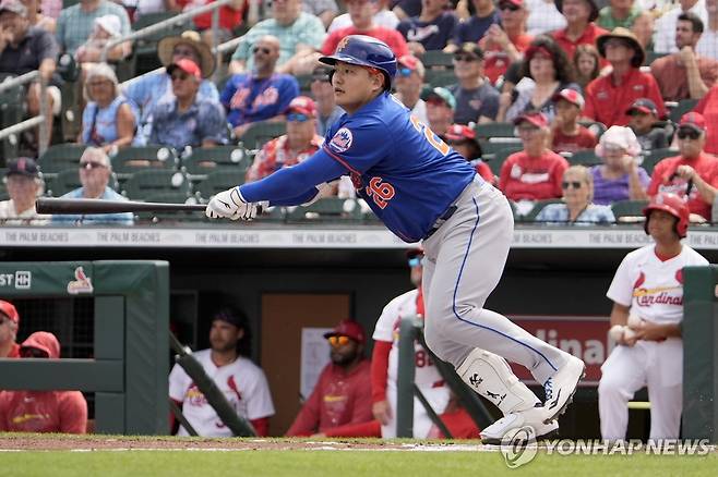 1회 좌익수 키를 원바운드로 넘기는 인정 2루타 친 최지만  [AP=연합뉴스]