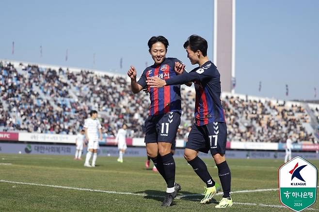 이승우(왼쪽). 제공 | 한국프로축구연맹