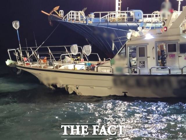 여수 소거문도 해상에서 9톤급 낚시어선이 좌초됐다./여수해양경찰
