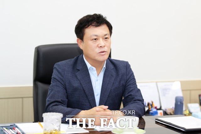 이학수 시장은 “영농철이 다가와 농기계 임대 수요가 늘어나고 있다”며 “농업인이 영농에 집중할 수 있도록 임대사업소 운영시간을 기존보다 1시간 앞당긴 오전 8시부터 할 수 있는지 검토하라”고 했다. / 정읍시