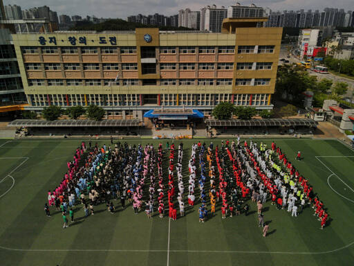 파주 유일의 교육부 지정 자율형 공립고교 운정고가 2024 서울대 입시에서 총 16명의 합격자를 배출한 것으로 집계 됐다. 이는 전국 자율형 공립고중에서 공동 1위에 해당하는 성과다. 운정고 전경