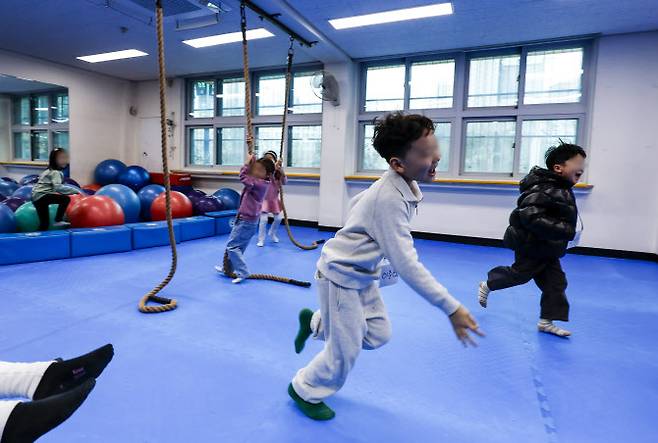 지난 5일 서울 마포구 아현초등학교에서 학생들이 늘봄학교 음악교실 수업을 하고 있다.(사진=뉴시스)