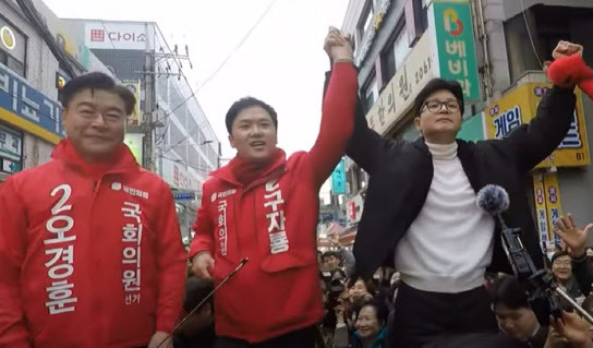 한동훈 국민의힘 비상대책위원장이 12일 서울 양천구 목3동에 위치한 목동깨비시장에 방문해 유세하고 있다. (사진=국민의힘TV 갈무리)