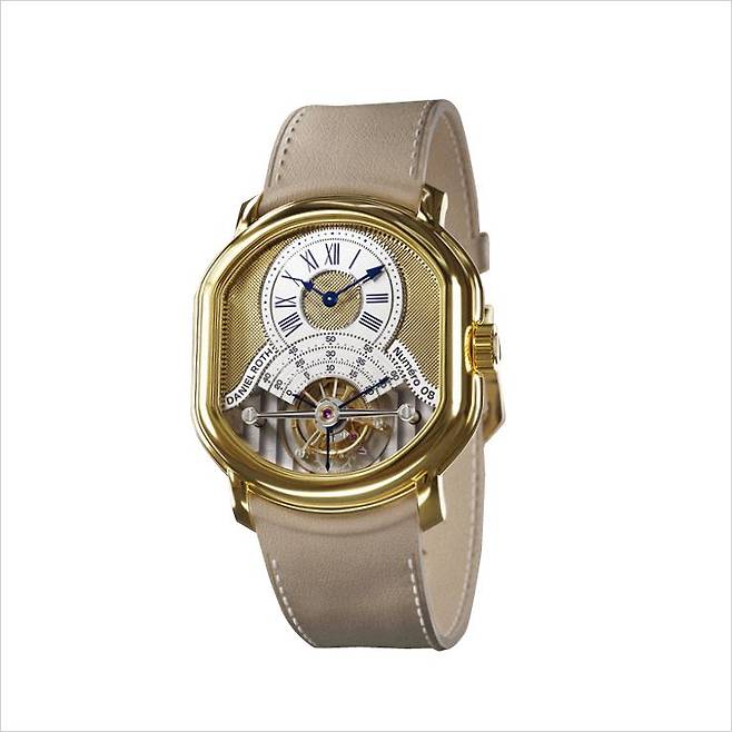 다니엘 로스의 시그너처 디자인을 계승한 시계 ‘투르비용 수 스크립션’의 프로토타입.