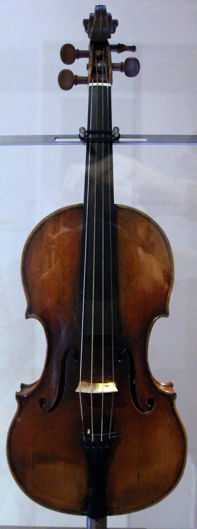파가니니가 가장 아꼈던 바이올린 일 캐논. 제노바의 투르시 궁전 누리집 갈무리