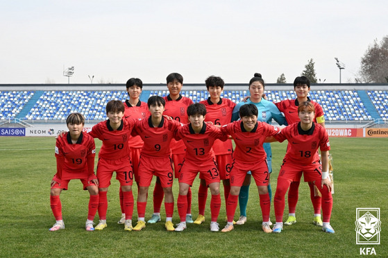 The U-20 South Korean national team poses for a photo before a 2024 AFC U-20 Women’s Asian Cup group stage match against Chinese Taipei at Dustlik Stadium in Tashkent, Uzbekistan on March 6. [NEWS1]