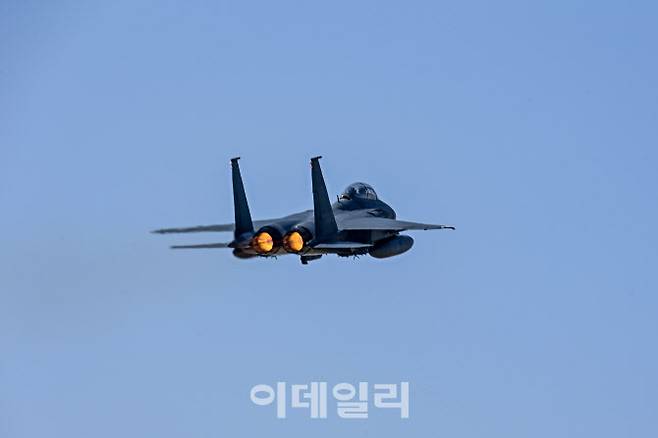 공군 제11전투비행단 소속 F-15K 전투기가 훈련을 위해 이륙하고 있다. (사진=공군)