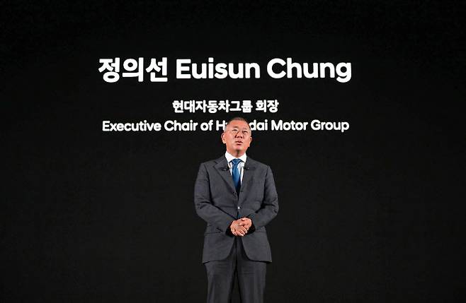 정의선 현대차그룹 회장이 13일 현대차 울산공장에서 열린 ‘EV 전용공장 기공식’에 참석해 연설하고 있다. (사진=현대차)